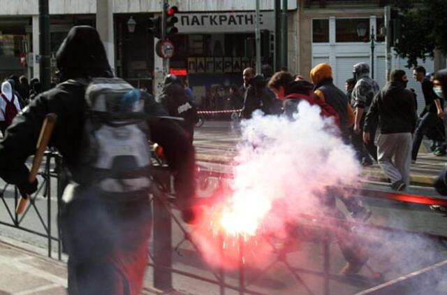 Policija demonstrantus Atėnuose "pavaišino" ašarinėmis dujomis