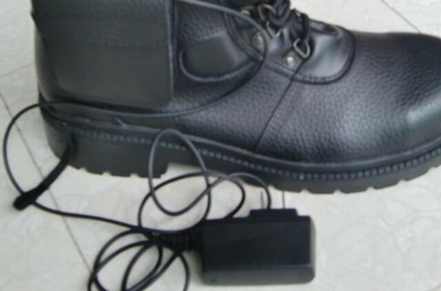 Tardymo izoliatoriaus prižiūrėtojo batuose - draudžiami daiktai