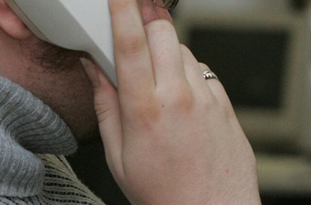 Telefoniniai sukčiai grobiu ilgai nesidžiaugė