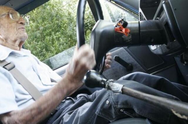 86 metų vairuotojas autostradoje 25 km važiavo priešpriešine eismo juosta