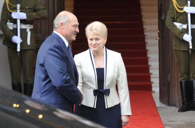 Dalia Grybauskaitė ragina ES institucijas lengvinti vizų režimą baltarusiams