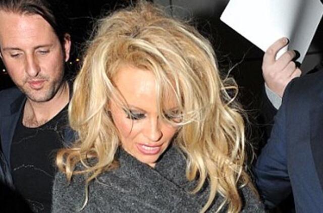 Didžiojoje Britanijoje užpulta Pamela Anderson