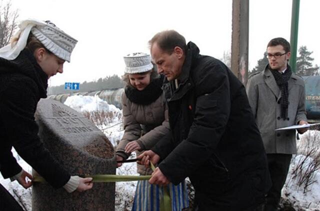 Istorijai įamžinti - atminimo žymenys Giruliuose