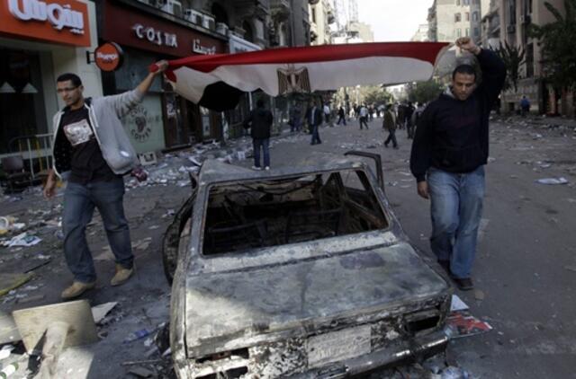 Neramumai Egipte "Nissan" verčia stabdyti naujų automobilių gamybą