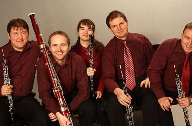 Obojų šeimos muzikinis koliažas