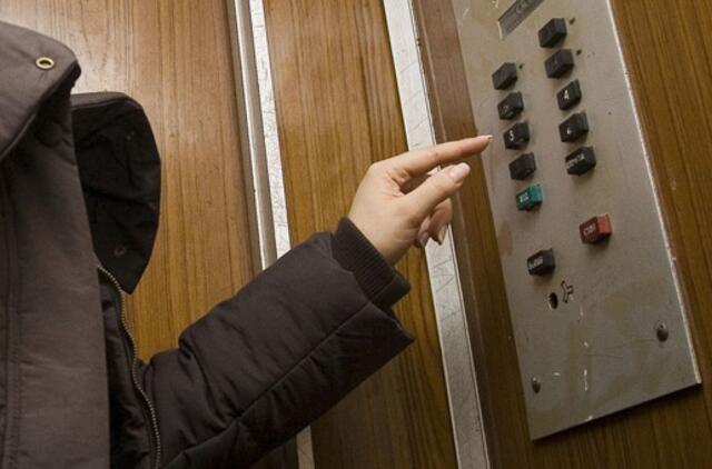 Pensininkę paaugliai užpuolė ir apiplėšė lifte