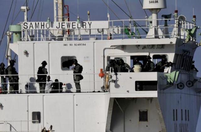 Pietų Korėjos pajėgos išvadavo piratų užgrobtą laivą