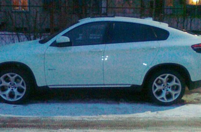 Prabangius automobilius importavę asmenys slėpė mokesčius