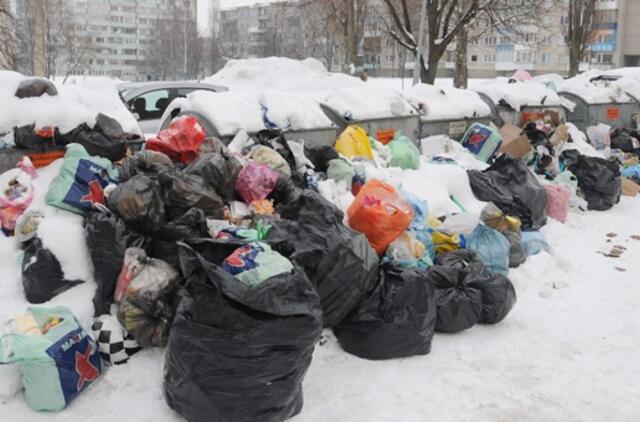 Šiukšlių kalnai kiemuose nesulaukia komunalininkų