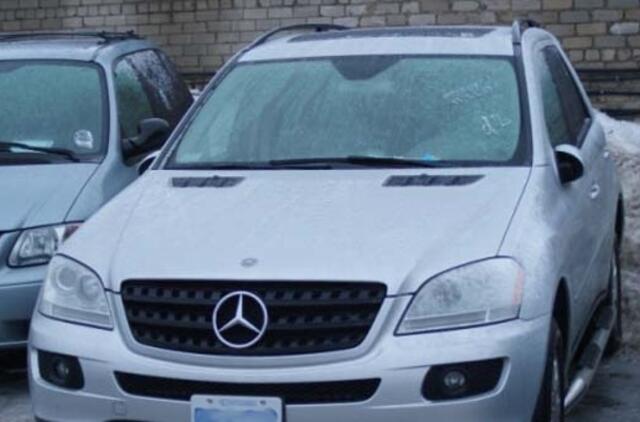 Uoste sulaikytas vogtas mersedesas