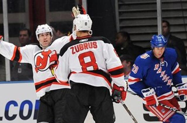 Dainius Zubrus prie pergalės prisidėjo įvarčiu ir rezultatyviu perdavimu