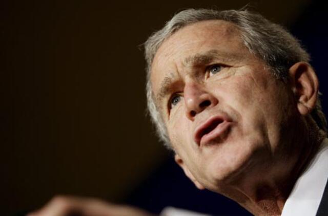 Džordžas V. Bušas, baimindamasis arešto, atšaukė vizitą Šveicarijoje