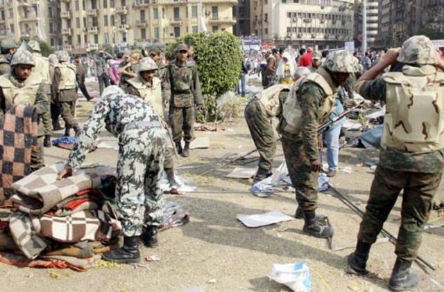 Egipto kariai Tahririo aikštėje ardo palapines