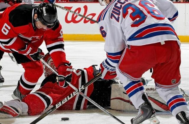 NHL čempionate - dar viena "Devils" pergalė