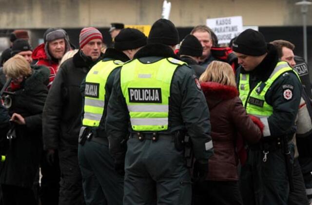 Policija prie Seimo sulaikė 17 mitinguotojų