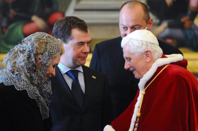 Popiežius Vatikane priėmė Rusijos prezidentą Dmitrijų Medvedevą