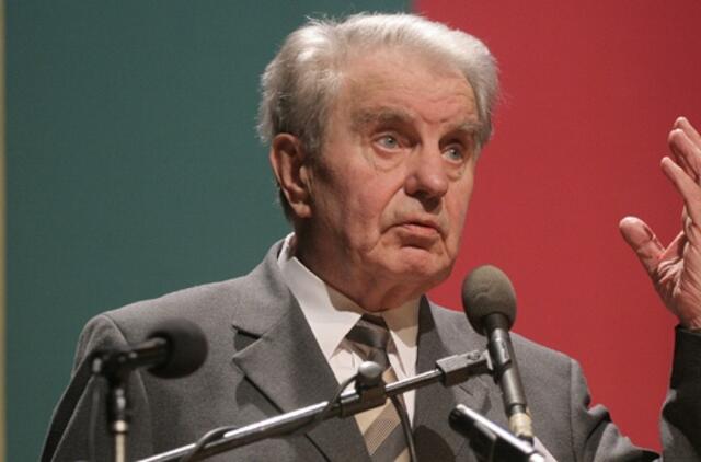 Sudaryta valstybinė komisija poeto Justino Marcinkevičiaus laidotuvėms