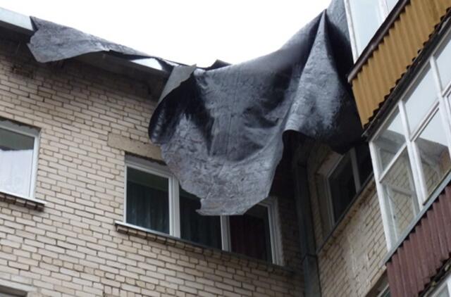 Vėjas įsisiautėja: plėšomi stogai, neveikia šviesoforai