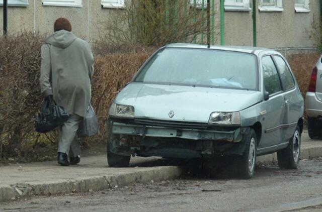 Apleisti automobiliai - amžina problema