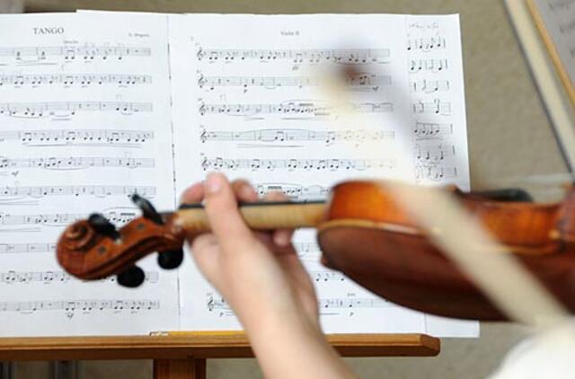 Be "krepšelių", bet su lagaminais