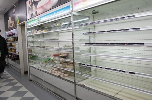 Japonijoje paniškai šluojamos parduotuvių lentynos