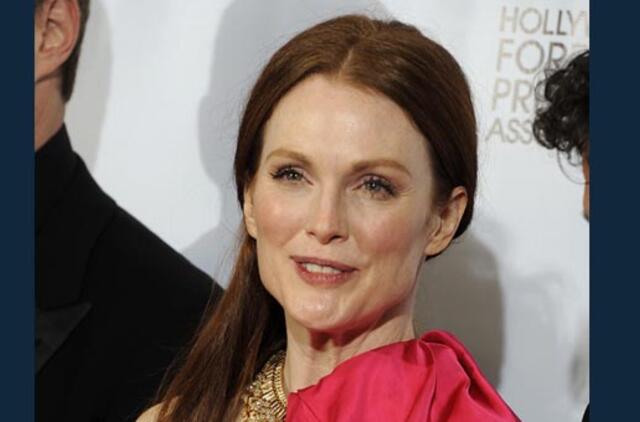 Julianne Moore įkūnys skandalingąją politikę Sarą Palin