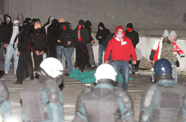 Kauno stadione skaičiuojami lenkų sirgalių padaryti nuostoliai