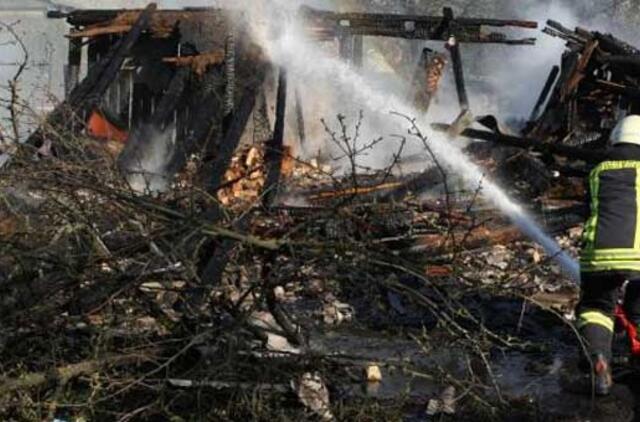 Per parą šalyje kilę gaisrai nusinešė vieno žmogaus gyvybę