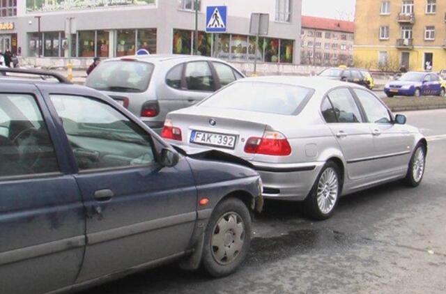 Sustojo praleisti pėsčiojo - gavo į galą