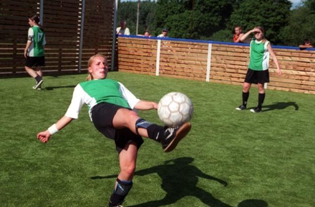 Šventojoje - dirbtinė futbolo aikštė