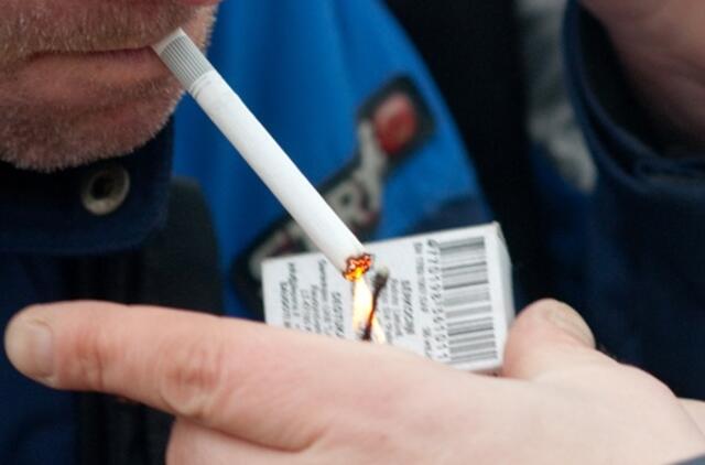 Trečdalis rūkalių cigaretes perka iš kontrabandininkų