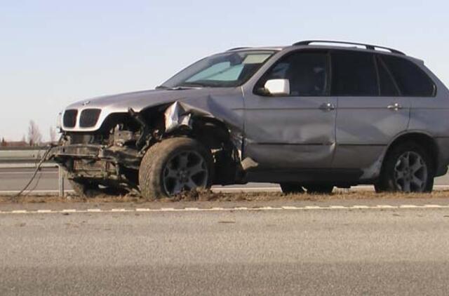 Visureigio nesuvaldė lygioje automagistralės atkarpoje