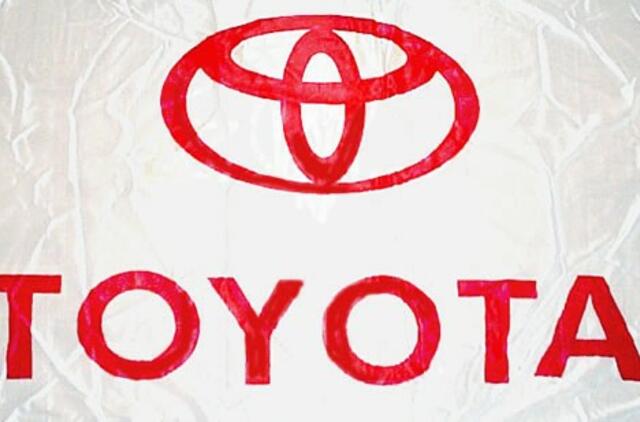 "Moody's" ketina peržiūrėti "Toyota" reitingą