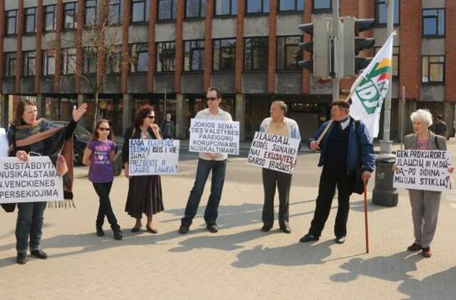 Piketuotojai prie teismo surengė "Rūstybės dieną"