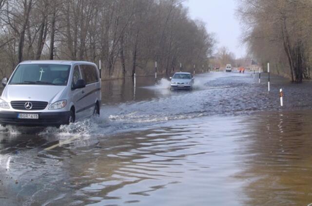 Potvynis pamaryje: virš kelio į Rusnę – 18 cm