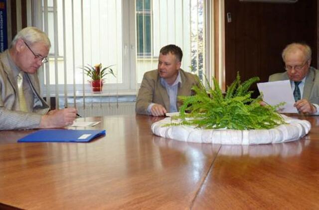 Čempionai pavargo dirbti visuomeniniais pagrindais