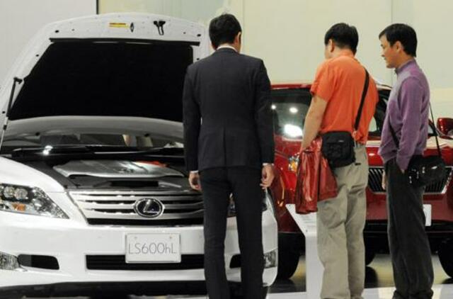 Naujų automobilių pardavimai Japonijoje krito net 51 proc.