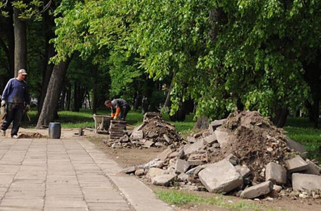 Parke - kaulai ir karstų rankenos