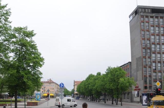 Senasis teatras griūva, naujasis - už kalnų