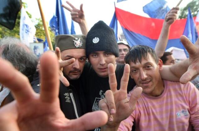 Serbų nacionalistų protestas prieš R. Mladičiaus areštą peraugo į riaušes