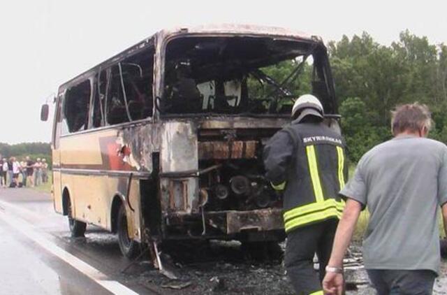 Automagistralėje degė keleivinis autobusas