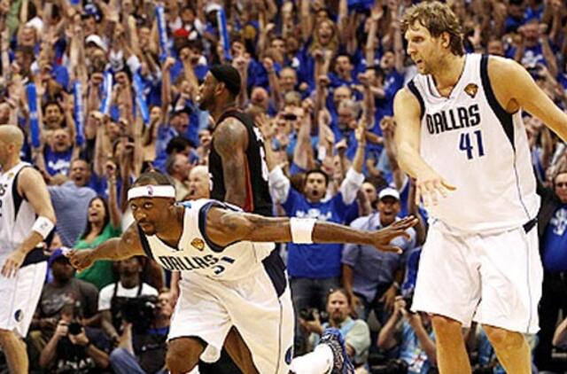 "Dallas Mavericks" komanda NBA finalo serijoje išsiveržė į priekį 3-2