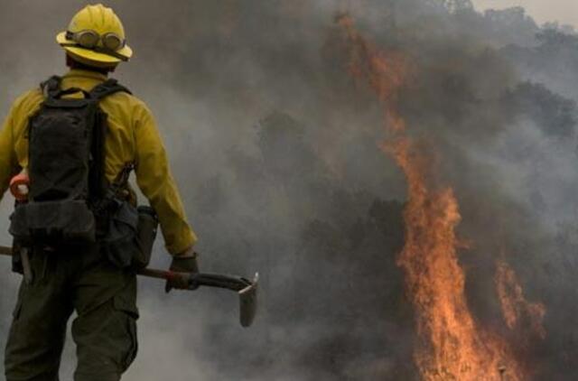 Didžiulis gaisras JAV vis dar plinta