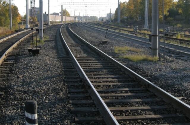 Keleivinis traukinys mirtinai sužalojo vyriškį