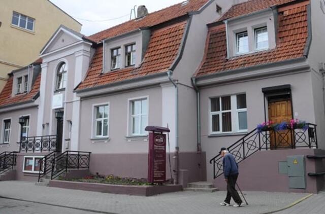 Konservatorių būstinės fasadą nuspalvino savivaldybė