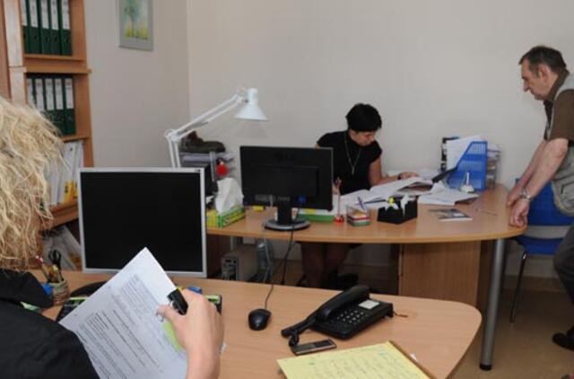 Nuo liepos 1 d. socialiniais darbuotojais dirbs tik turintieji profesinį išsilavinimą