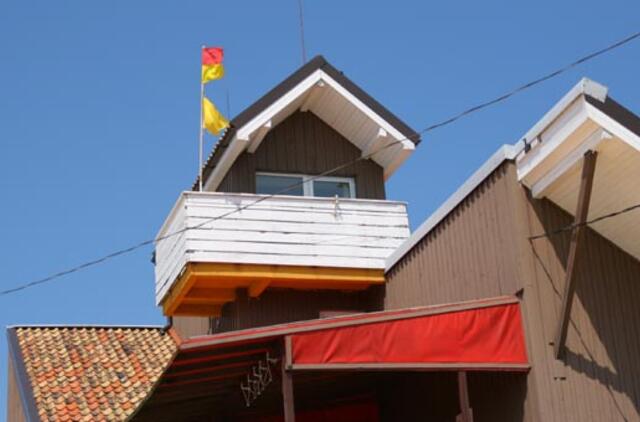 Pajūryje gelbėtojai žalios vėliavos nekelia