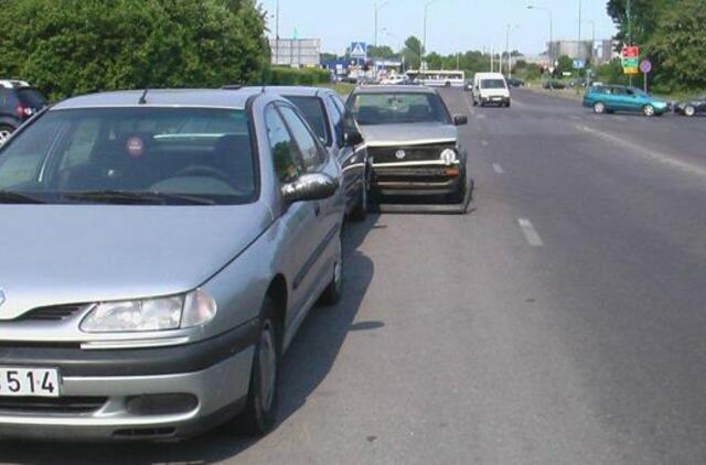 Picų išvežiotojas sudaužė tris automobilius