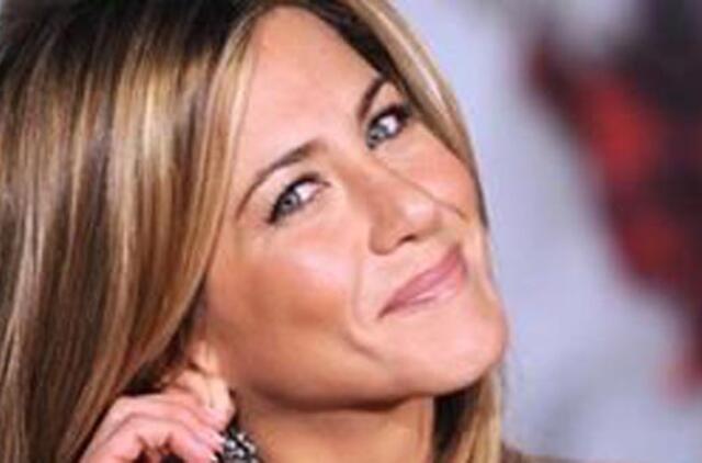 Pirmoji Jennifer Aniston tatuiruotė - šuns garbei