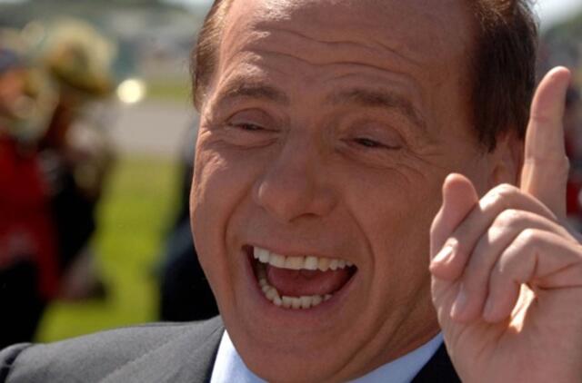 Silvijus Berluskonis paragino aktyvinti veiksmus Libijoje